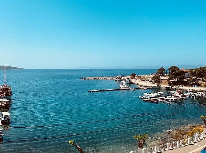 Papagalos Otel Neos Marmaras