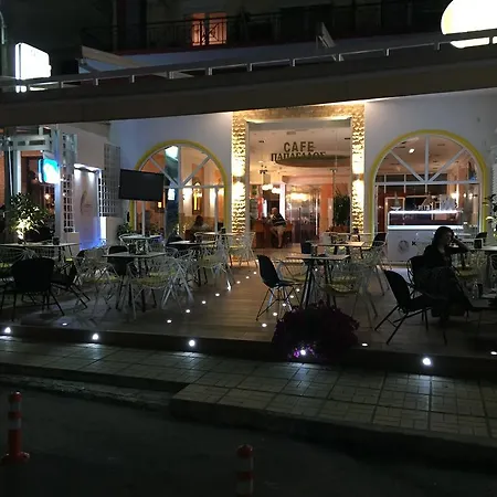 Hotel Papagalos
