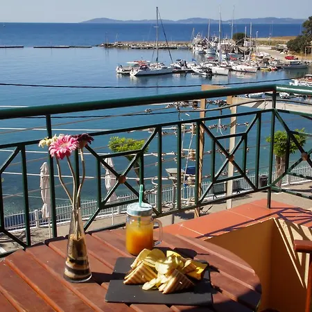 Hotel Papagalos