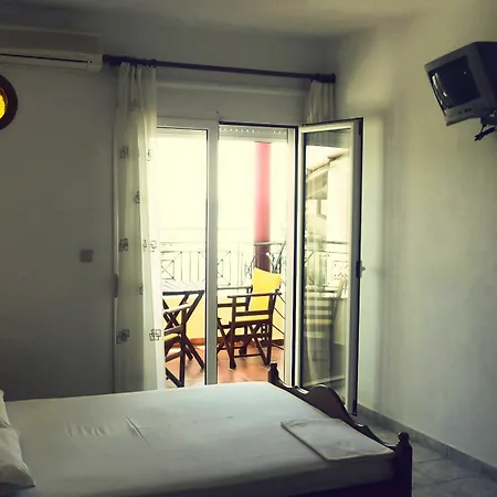 Papagalos Hotel Neos Marmaras