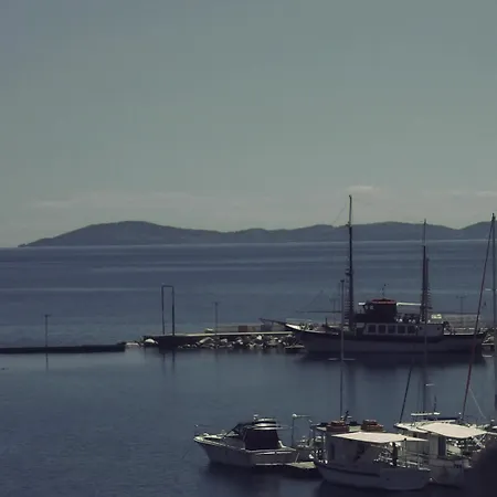 帕帕加罗斯酒店 2*