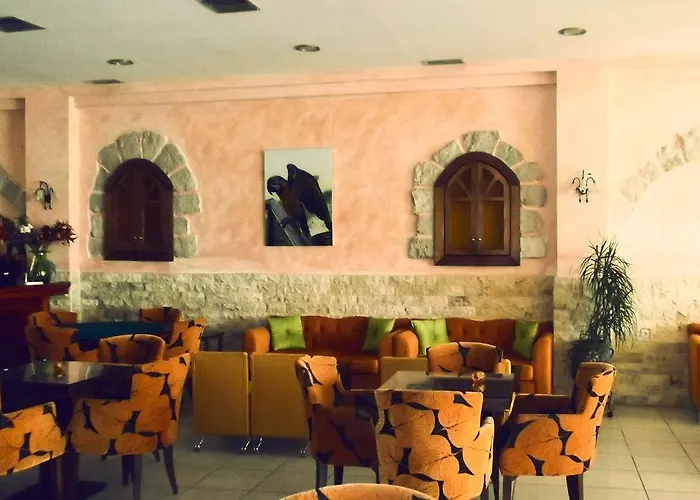 Papagalos Hotel 2*