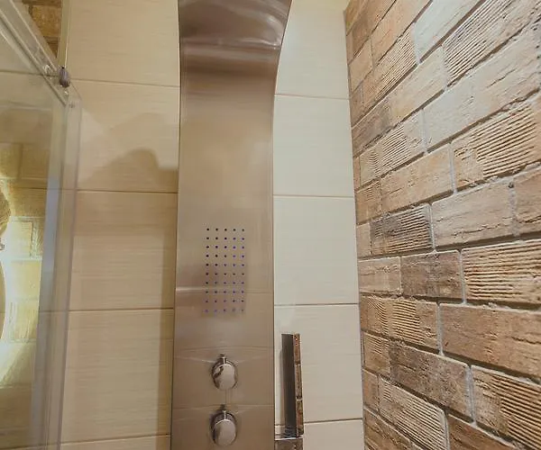 Papagalos Hotel 2*