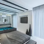 Papagalos Hotel 2*