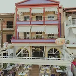 Papagalos Hotel 2*