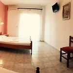 Papagalos Hotel Neos Marmaras